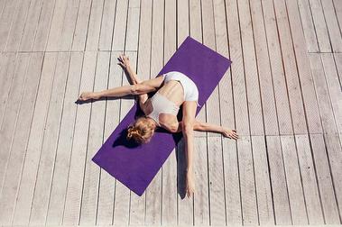 Ten crazy yoga postures that you probably can't do - GN Guides